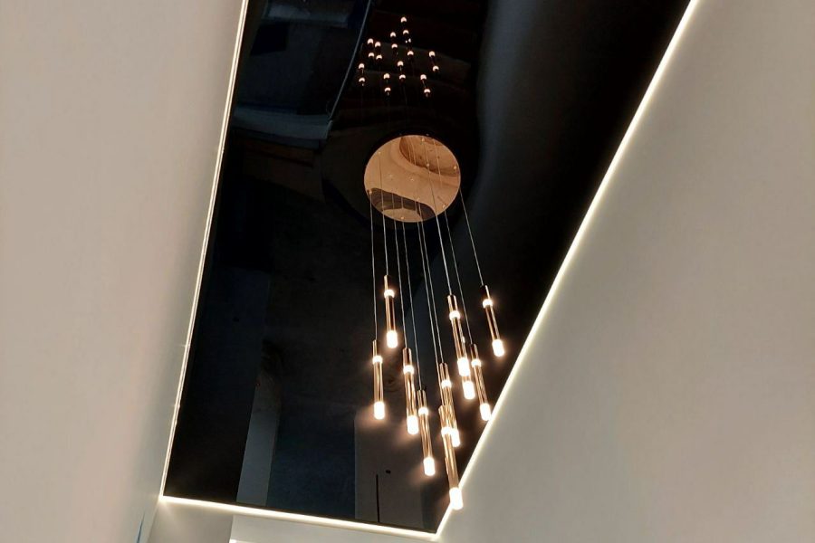 Blizgios įtempiamos lubos